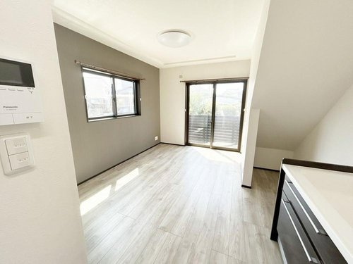 吉村町寺ノ前　中古戸建の居間・リビング