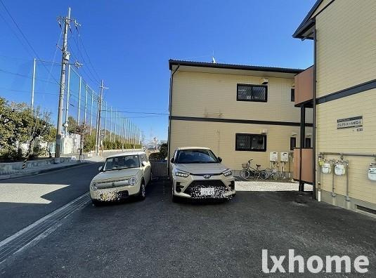 クレアトゥール新堂B棟の駐車場|駐車スペースもあります