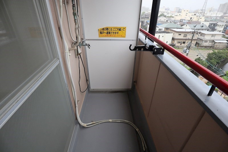 寝屋川市下神田町の賃貸マンションのバルコニー|※同タイプの間取りのお写真となります。