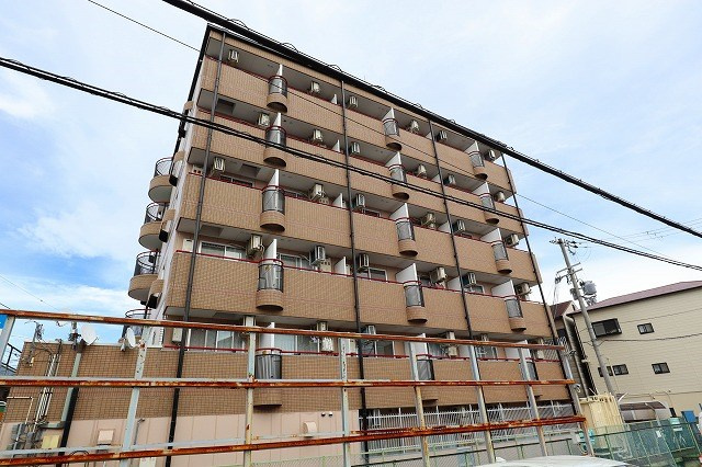 寝屋川市下神田町の賃貸マンションの外観