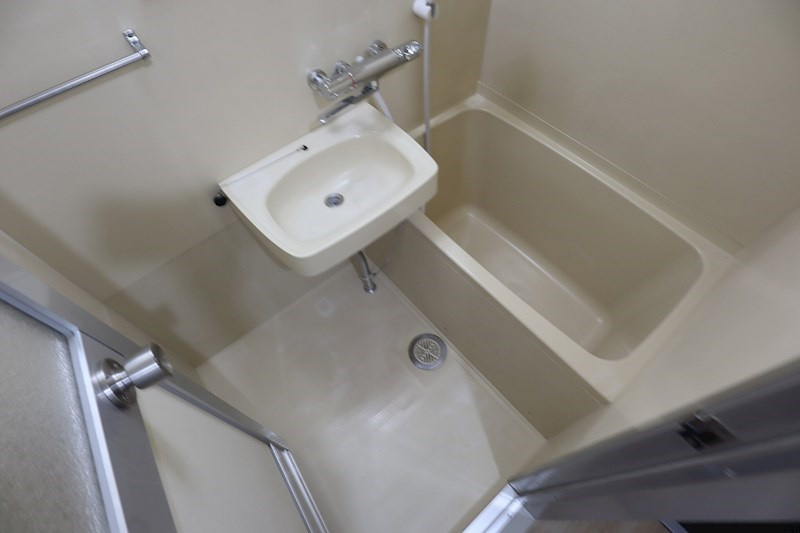 寝屋川市下神田町の賃貸マンションの浴室|※同タイプの間取りのお写真となります。