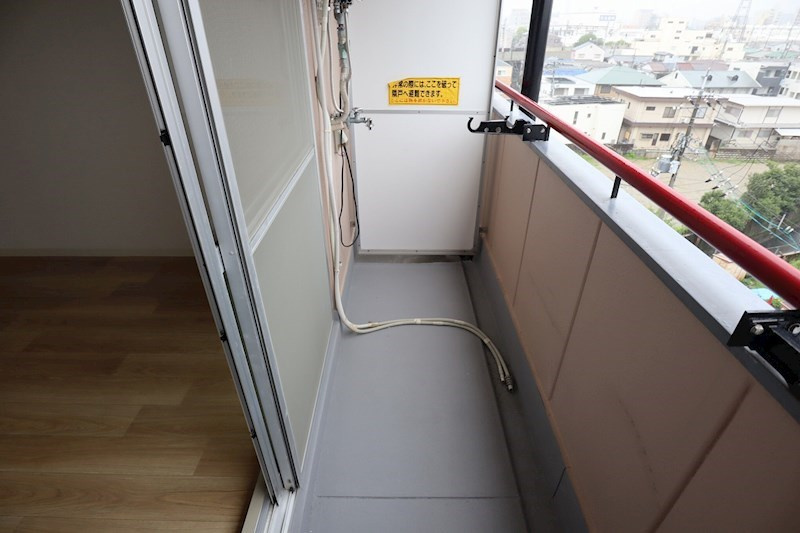 寝屋川市下神田町の賃貸マンションのバルコニー|※同タイプの間取りのお写真となります。