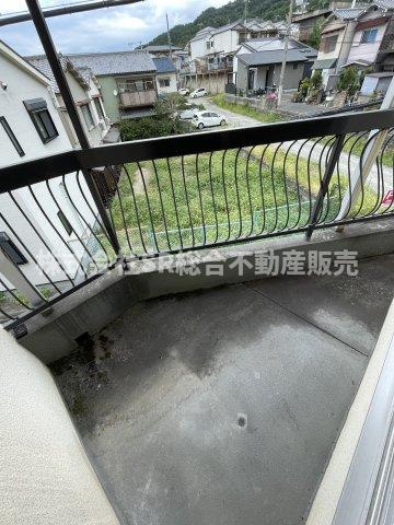 六万寺町1丁目中古戸建のバルコニー|L字型バルコニーなので使い勝手が良く陽当たり良好で洗濯物が乾きやすいです！
