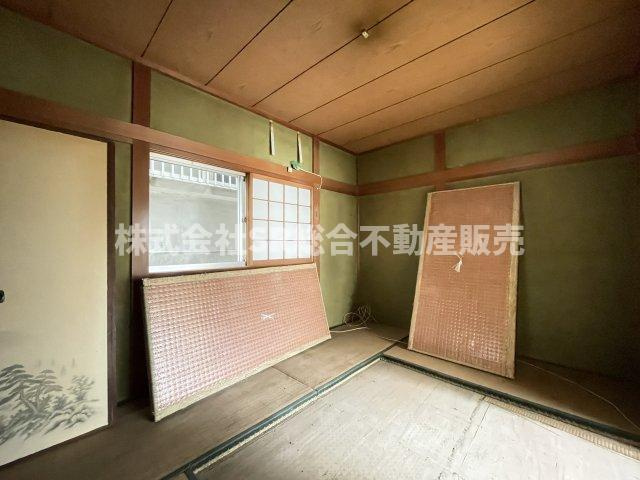 六万寺町1丁目中古戸建の和室|1F　6.0帖。ダイニングキッチンへの動線も良く使いやすい和室です！