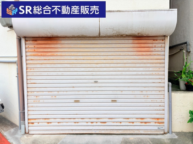 六万寺町1丁目中古戸建の洋室|大きな窓から明るい光が入ってきます！