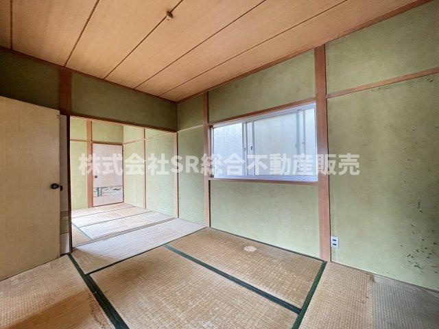 六万寺町1丁目中古戸建の寝室|2F　6.0帖。落ち着いた雰囲気で寝室にいかがでしょうか？