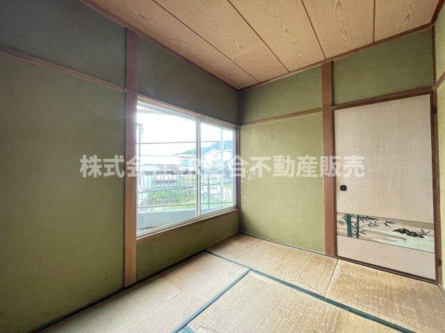 六万寺町1丁目中古戸建の子供部屋|2F　4.5帖。バルコニーに面した明るい和室です！