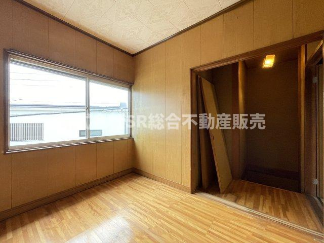 六万寺町1丁目中古戸建の洋室|書斎など様々な用途でご利用いただけます！