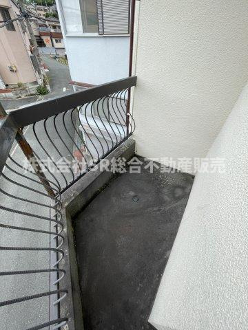 六万寺町1丁目中古戸建のバルコニー|弊社は、工務店と関係強化を徹底し、世界情勢やナフサショックの影響を受けずに材料確保を行い、納期も遅れることがございませんので、心配ご無用です！お気軽にご相談下さい。