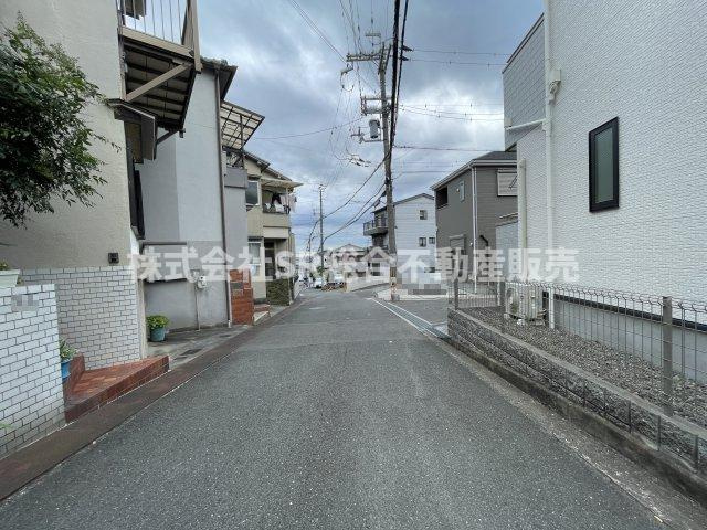 六万寺町1丁目中古戸建の前面道路含む現地写真|前面道路含む現地写真です