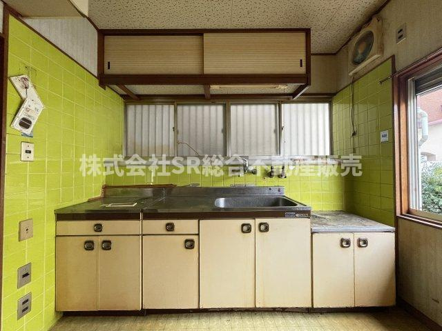 六万寺町1丁目中古戸建のキッチン|お好きなコンロを置いてお料理できます！