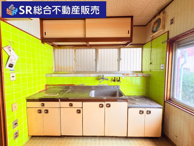 六万寺町1丁目中古戸建のキッチン|お好きなコンロを置いてお料理できます！