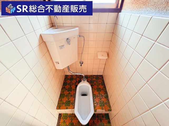 六万寺町1丁目中古戸建のトイレ|温水洗浄便座付きトイレに新調されても良いですね♪