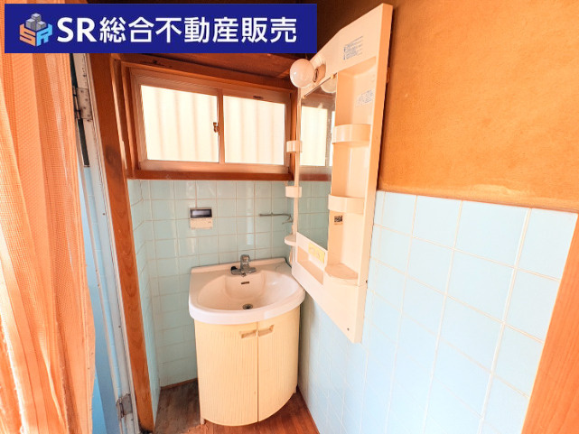 六万寺町1丁目中古戸建の独立洗面台|洗面化粧台で朝の身支度に便利です！