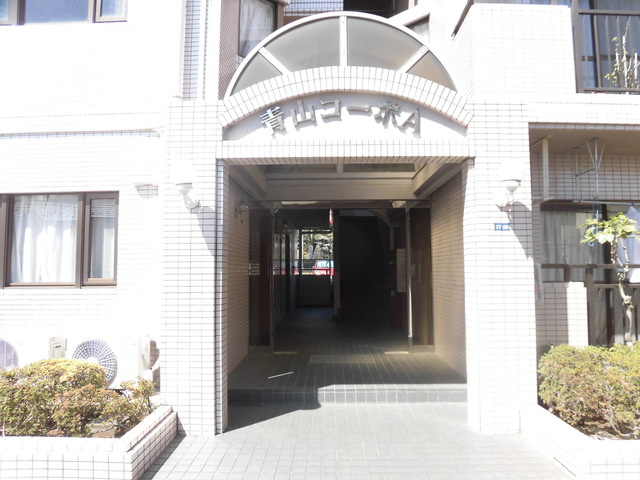 青山コーポＡのエントランス