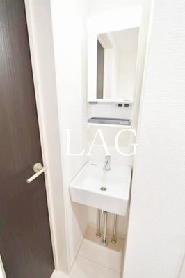 【洗面所】 | ペルラ小岩 | 独立洗面台です。