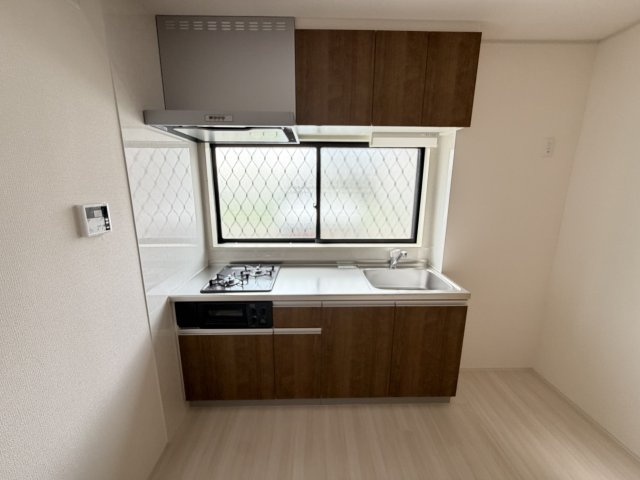 クレアトゥール新堂Aのキッチン|コンパクトなキッチンで掃除もラクラク