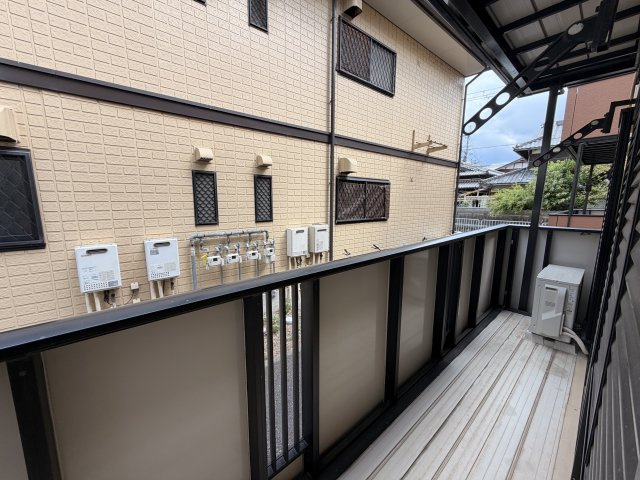 クレアトゥール新堂Aのバルコニー|お洗濯にも便利なバルコニー付き