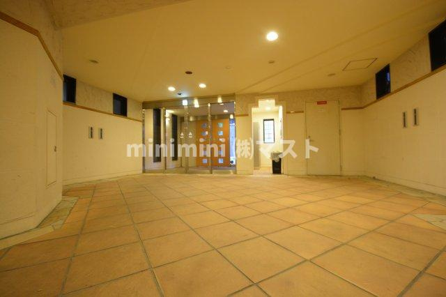 大阪市西区靱本町３丁目の賃貸マンションのエントランス