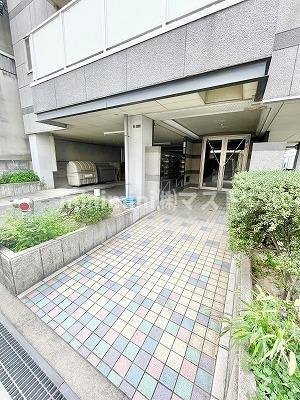 大阪市西区九条３丁目の賃貸マンションのエントランス
