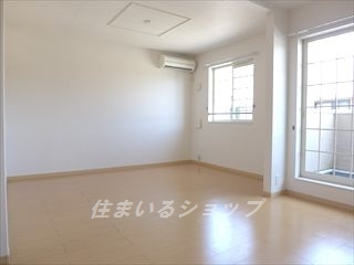 シャン・ド・フルールの居間・リビング|エアコン付き