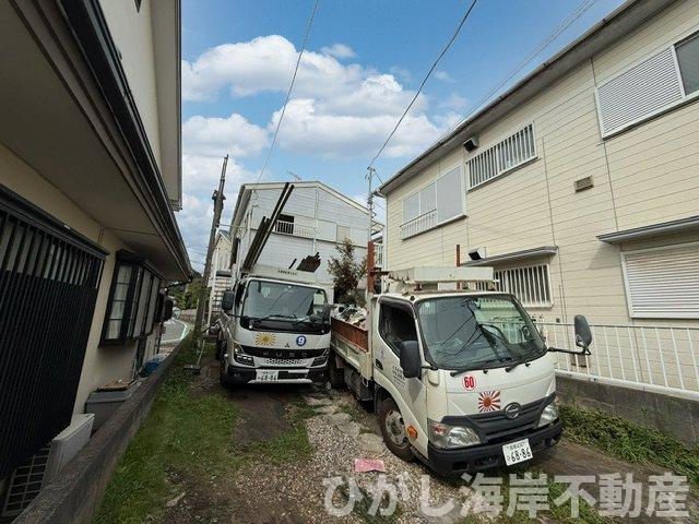 茅ケ崎市香川７丁目　売地　全２区画の外観|8月17日撮影　古家解体中　現地外観