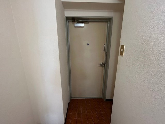 島ビルの玄関