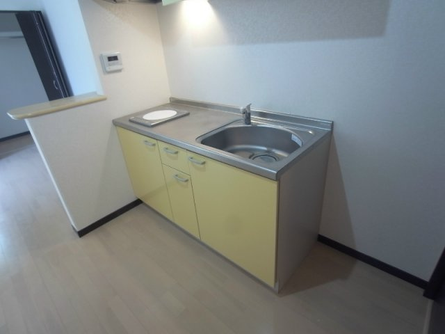 神戸市中央区山本通４丁目のアパートのキッチン