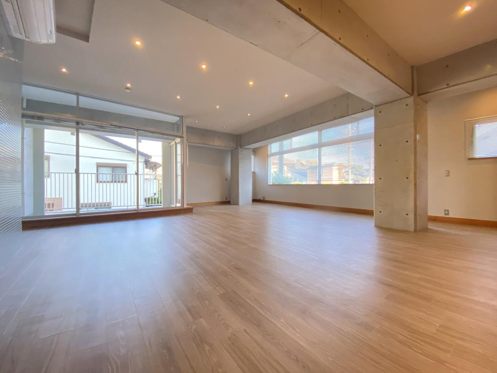 西宮市高木東町の賃貸マンションの居間・リビング