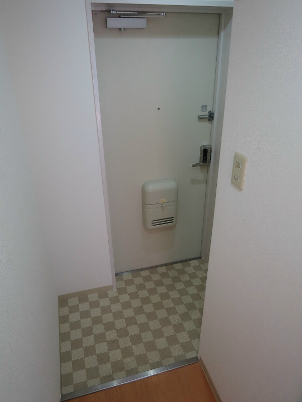 神戸市中央区北長狭通５丁目の賃貸マンションの玄関