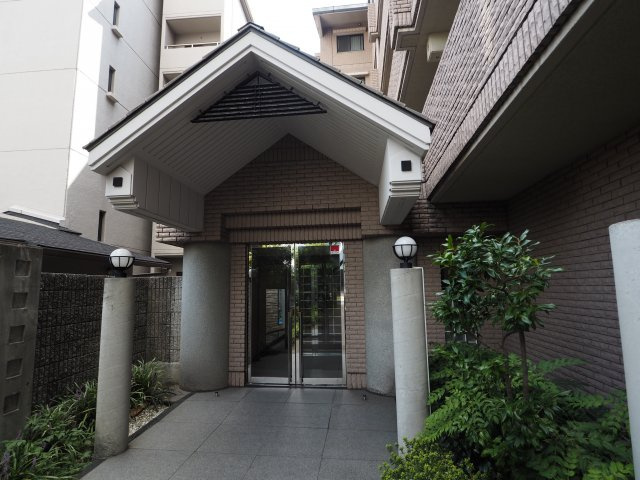 アーデンコート住吉川のエントランス
