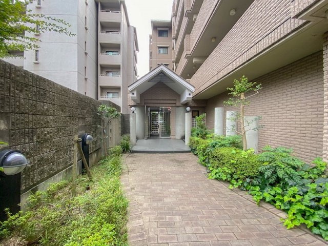 アーデンコート住吉川のエントランス