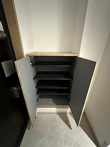 神戸市中央区生田町４丁目の賃貸マンションの玄関