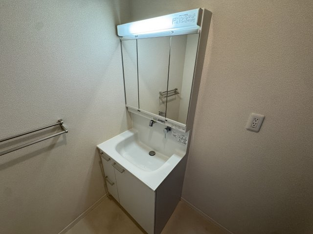 西宮市下大市東町のアパートの洗面所