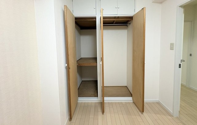 西宮市甲陽園本庄町の賃貸マンションの収納