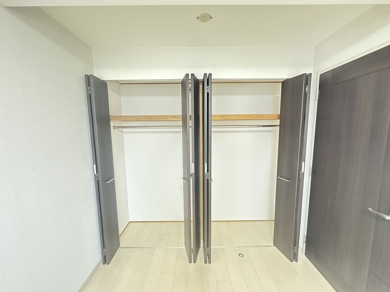 西宮市深津町の賃貸マンションの玄関