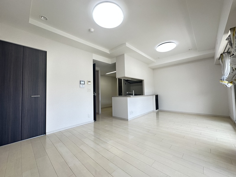 西宮市深津町の賃貸マンションの居間・リビング