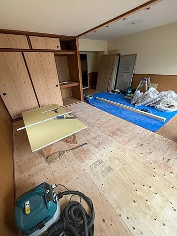 西宮市老松町の賃貸マンションの居間・リビング|リノベーション中