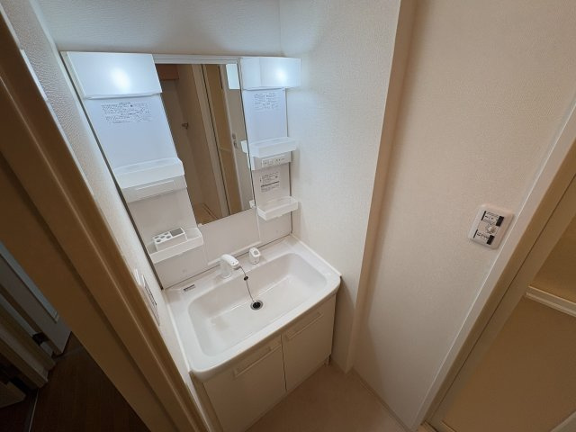 西宮市産所町の賃貸マンションの洗面所