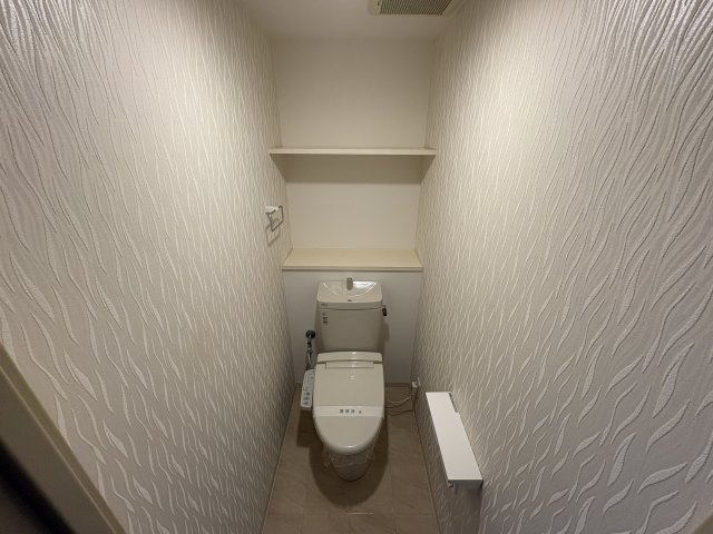 西宮市産所町の賃貸マンションのトイレ