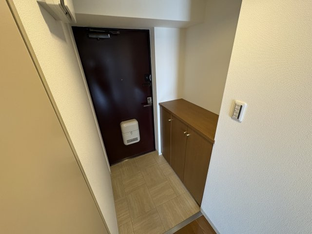 西宮市産所町の賃貸マンションの玄関