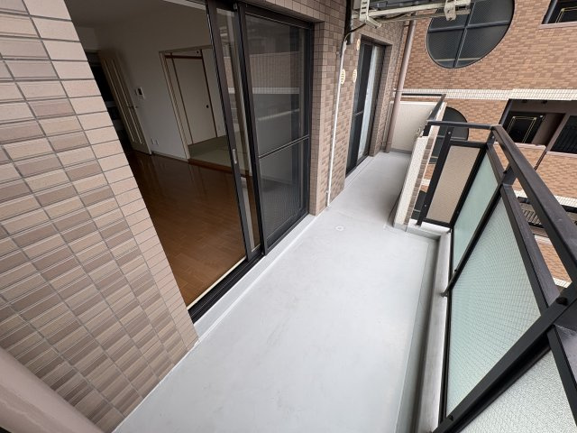 西宮市産所町の賃貸マンションのバルコニー