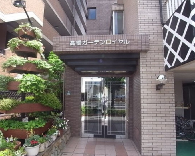 西宮市産所町の賃貸マンションのエントランス