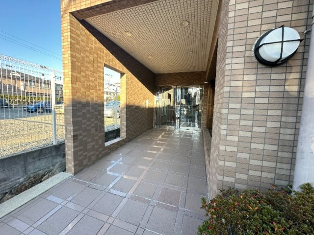 神戸市東灘区魚崎北町２丁目の賃貸マンションのエントランス