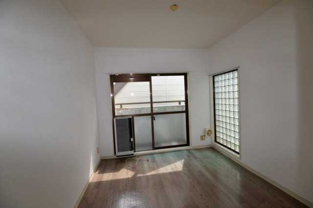 神戸市東灘区深江南町２丁目の賃貸マンションの居間・リビング