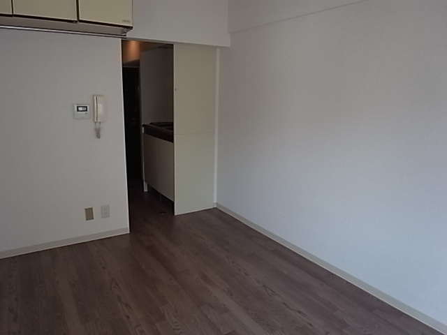 神戸市東灘区深江南町２丁目の賃貸マンションの居間・リビング