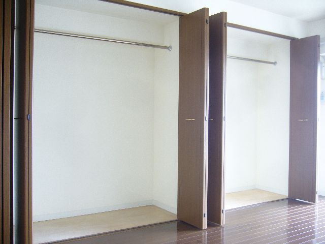 神戸市東灘区岡本６丁目の賃貸マンションの収納