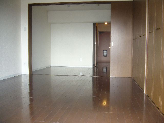神戸市東灘区岡本６丁目の賃貸マンションの居間・リビング