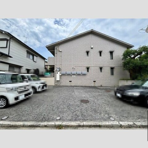 ハウス大美野の駐車場