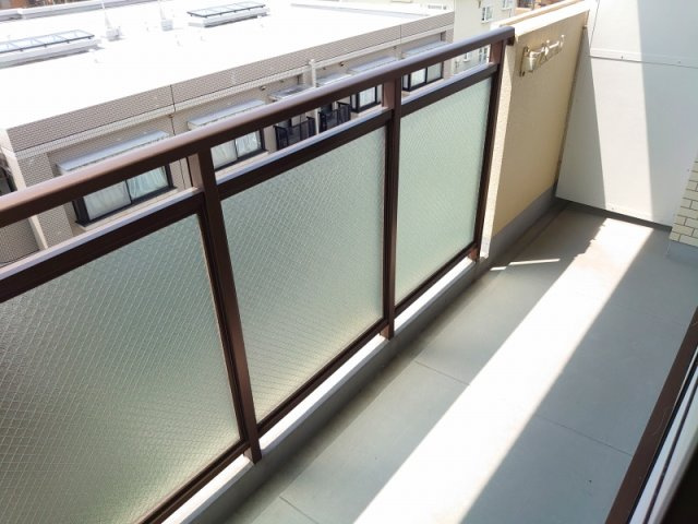キャロル柴原のバルコニー